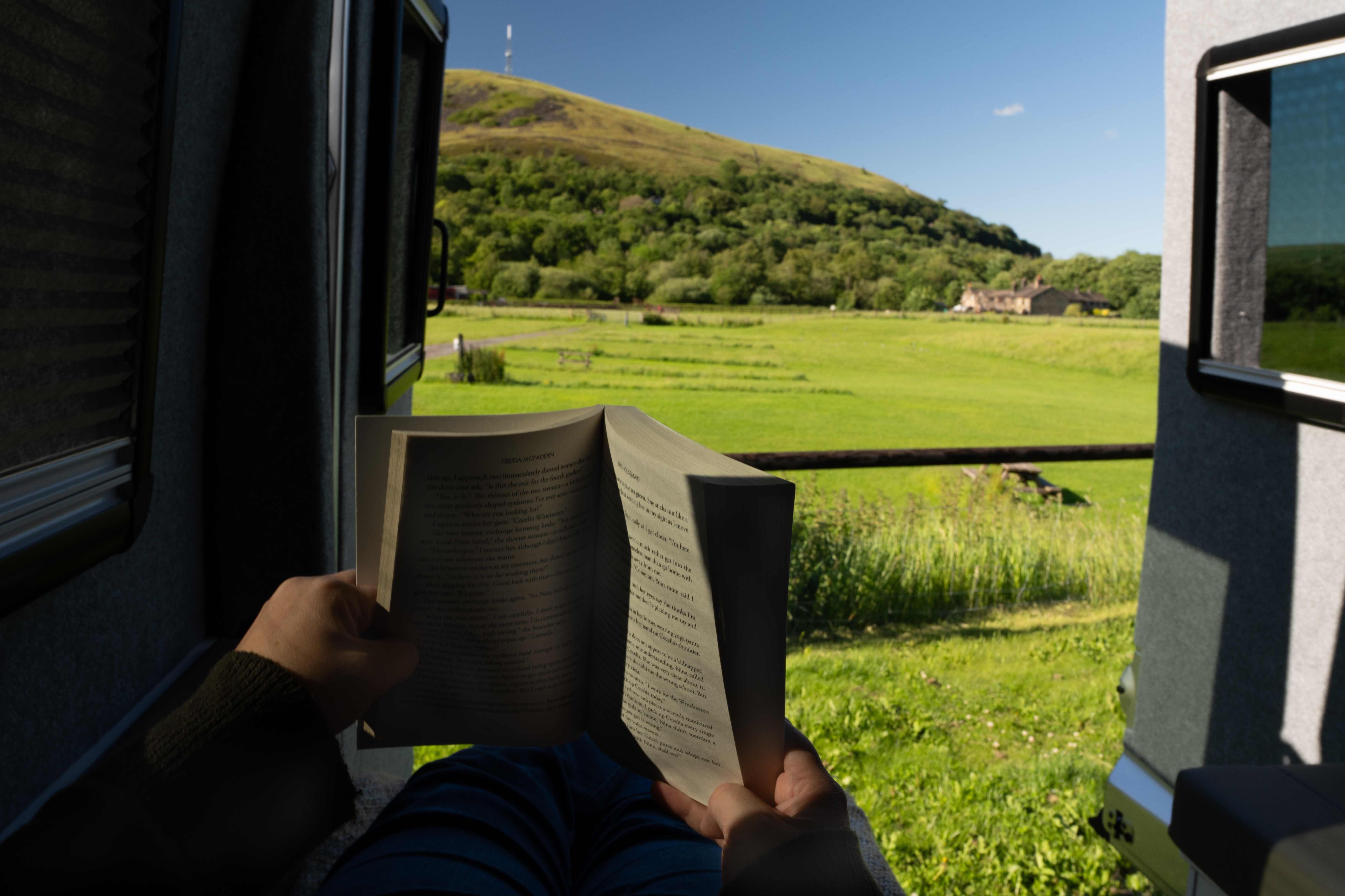 Relaxing with a book and Pennine views at Well-i-Hole Farm